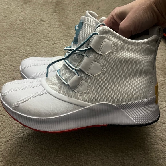 NWT Sorel Women's Out 'N About III Classic Waterproof Boot - White, Cyber Yellow - Picture 10 of 13